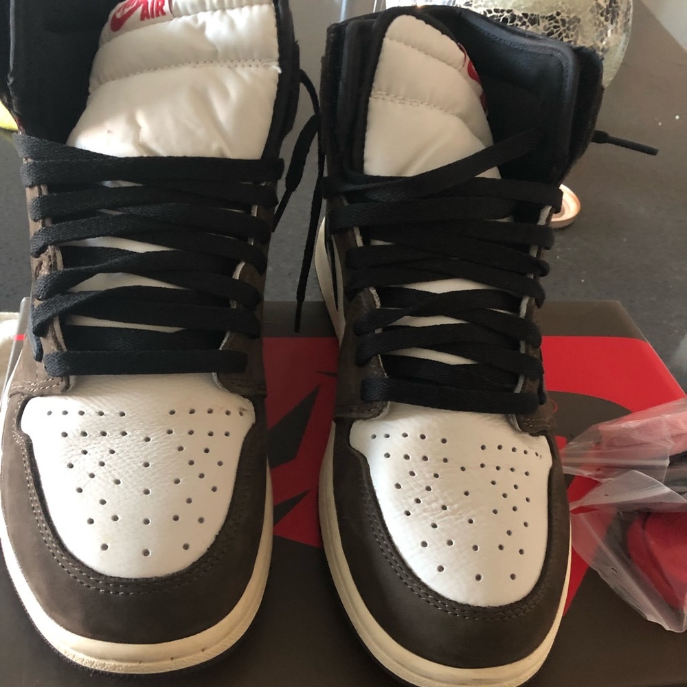 Travis Scott  retro Jordan 1s
